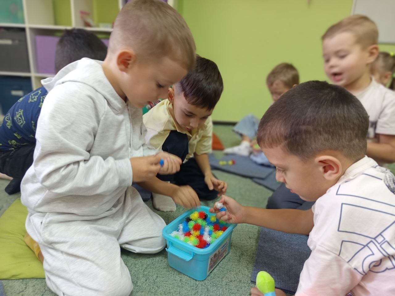 Два года до школы: как подготовиться и не лишить ребёнка детства